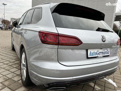 Volkswagen Touareg R 2021 - фото 23