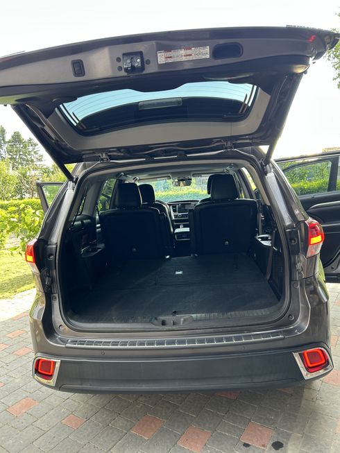 Toyota Highlander 2018 серый - фото 2