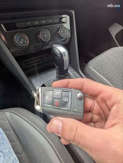 Volkswagen Tiguan 2020 - фото 17