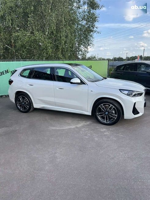 BMW iX1 2023 - фото 6
