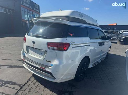 Kia Carnival 2017 - фото 4