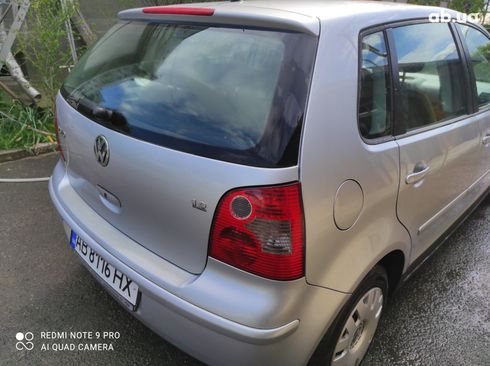 Volkswagen Polo 2004 серебристый - фото 4