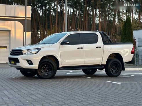 Toyota Hilux 2017 - фото 8