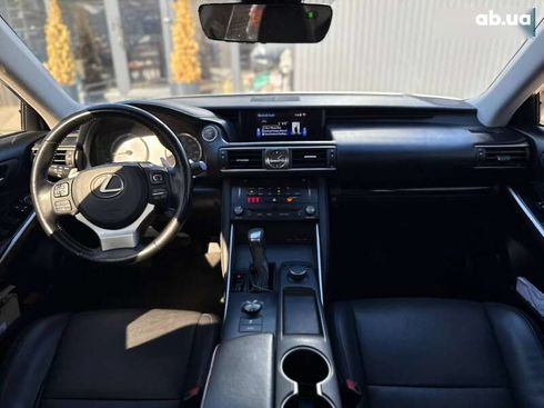 Lexus IS 2017 - фото 15