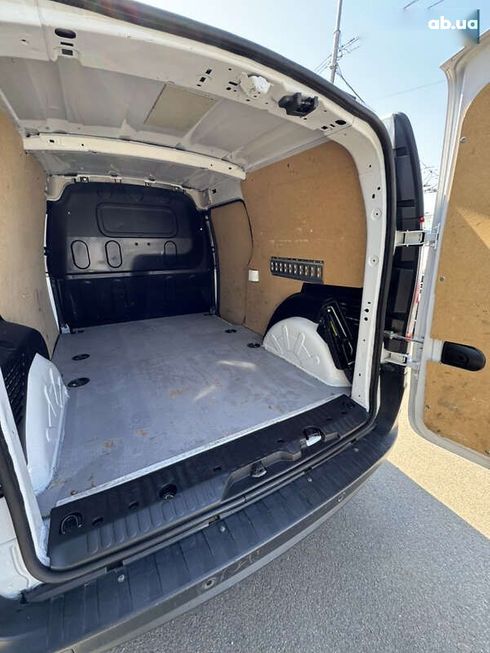 Renault Kangoo 2021 - фото 27