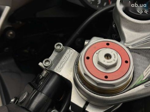 Aprilia RSV4 2011 - фото 11