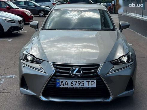 Lexus IS 2017 - фото 6