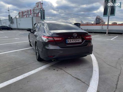 Toyota Camry 2020 - фото 7