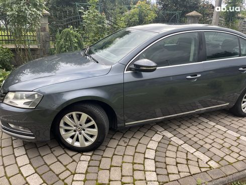 Volkswagen Passat 2013 серый - фото 3