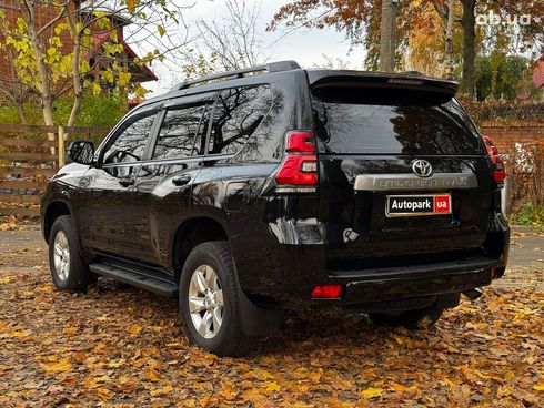 Toyota Land Cruiser Prado 2018 черный - фото 9