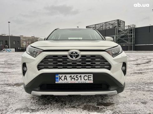 Toyota RAV4 2020 - фото 2