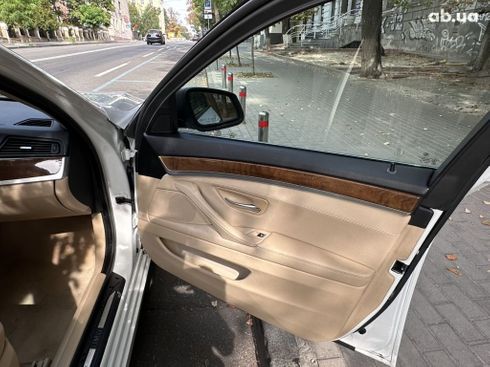 BMW 5 серия 2013 белый - фото 19