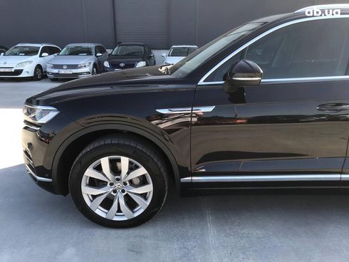 Volkswagen Touareg 2019 черный - фото 11