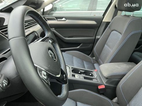 Volkswagen Passat 2022 - фото 11