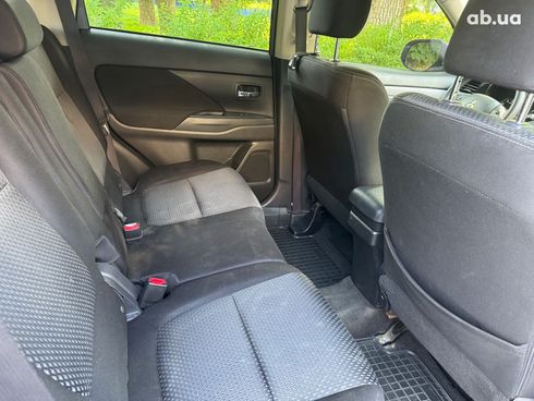 Mitsubishi Outlander 2018 серый - фото 22