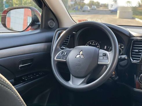 Mitsubishi Outlander 2017 - фото 11