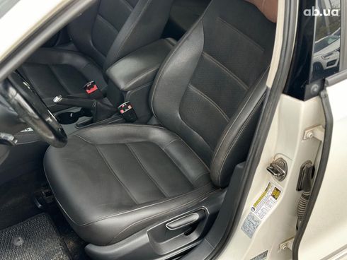 Volkswagen Jetta 2012 белый - фото 25