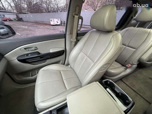 Kia Carnival 2016 - фото 28