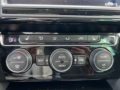 Volkswagen Passat 2016 белый - фото 29