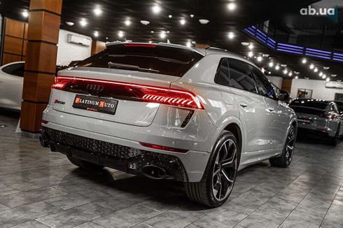 Audi RS Q8 2023 - фото 28