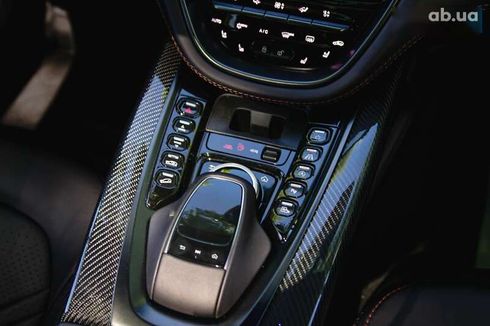 Aston Martin DBX 2021 - фото 14