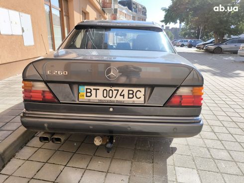 Mercedes-Benz E-Класс 1989 серый - фото 4