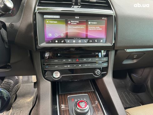 Jaguar F-Pace 2016 красный - фото 14