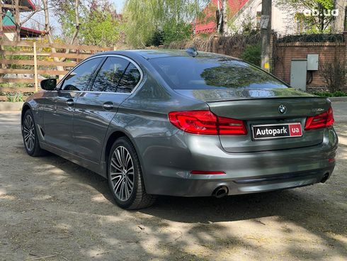 BMW 5 серия 2018 серый - фото 10