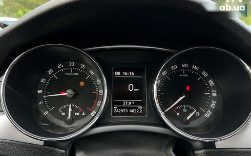 Skoda Superb 2011 - фото 18