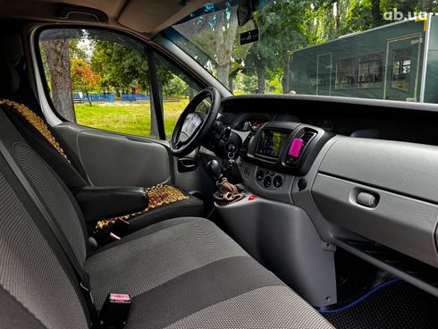 Renault Trafic 2010 белый - фото 17
