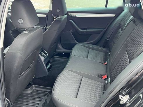 Skoda Octavia 2017 - фото 11