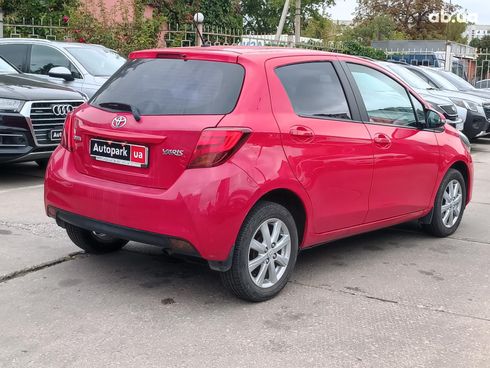 Toyota Yaris 2015 красный - фото 7