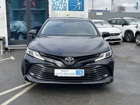 Toyota Camry 2019 - фото 2