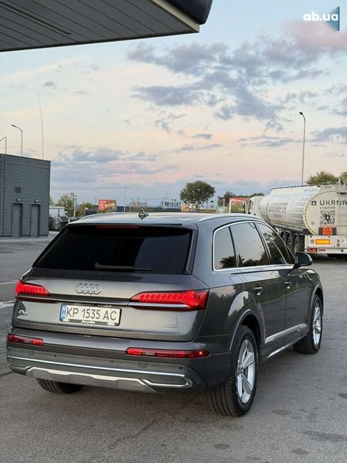 Audi Q7 2020 - фото 19