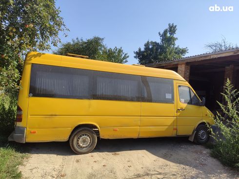 Mercedes-Benz Sprinter 2000 желтый - фото 3