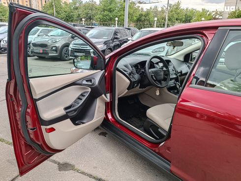 Ford Focus 2015 красный - фото 16