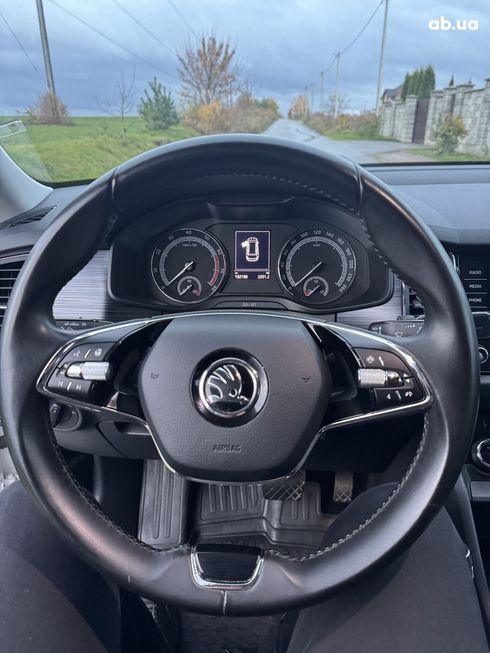 Skoda Kodiaq 2021 белый - фото 9
