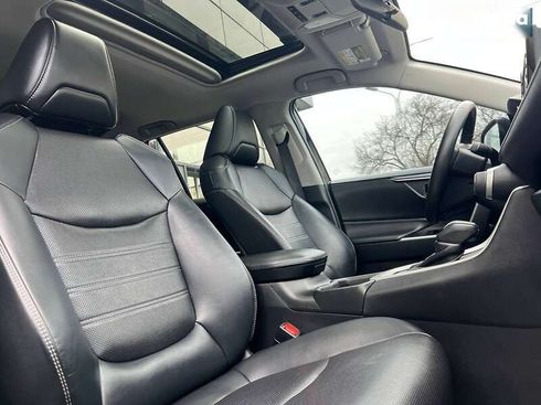 Toyota RAV4 2021 - фото 25