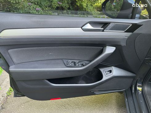 Volkswagen Passat 2019 серый - фото 11
