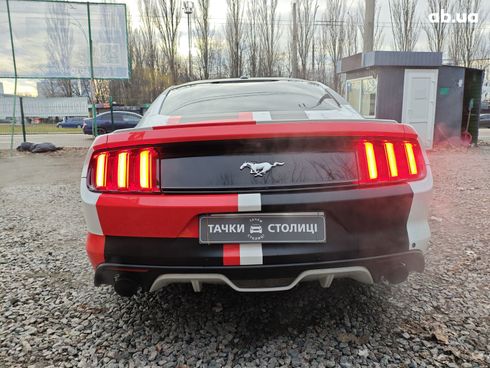 Ford Mustang 2015 белый - фото 7