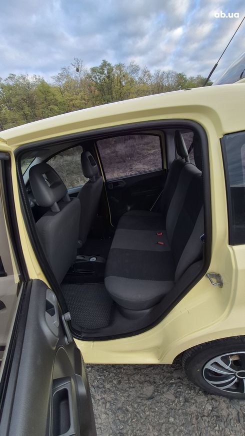 Fiat Panda 2009 желтый - фото 2