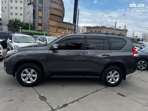 Toyota Land Cruiser Prado 2017 серый - фото 3
