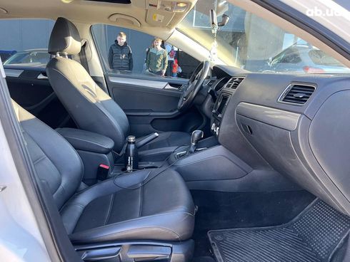 Volkswagen Jetta 2016 белый - фото 7
