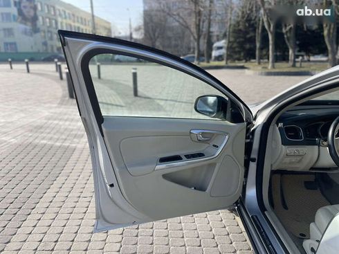 Volvo S60 2015 - фото 18