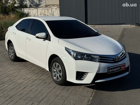 Toyota Corolla 2015 белый - фото 3