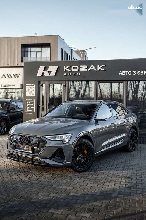 Audi E-Tron 2022 - фото 2
