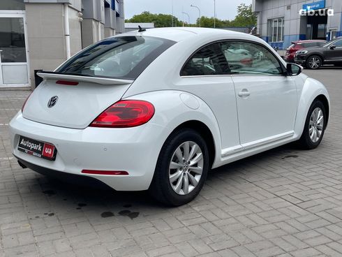 Volkswagen Beetle 2015 белый - фото 8