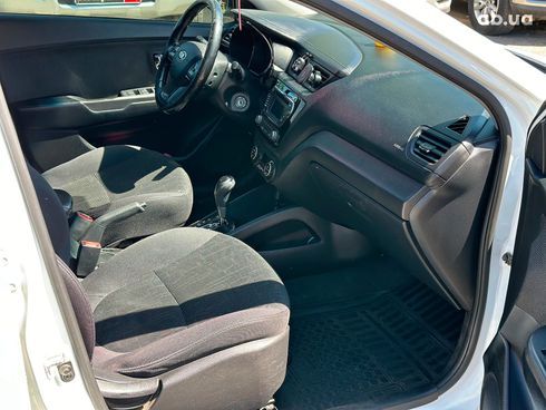 Kia Rio 2013 белый - фото 17
