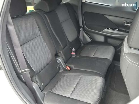 Mitsubishi Outlander 2017 - фото 15