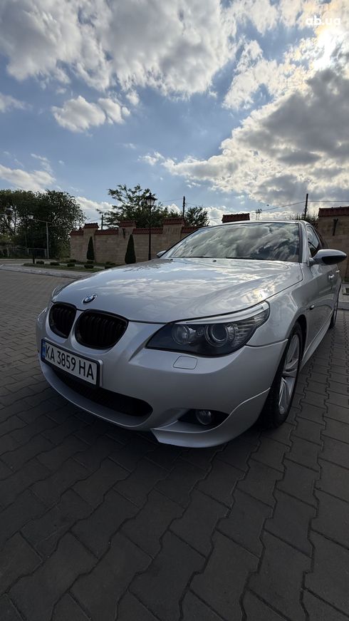 BMW 5 серия 2009 серебристый - фото 2